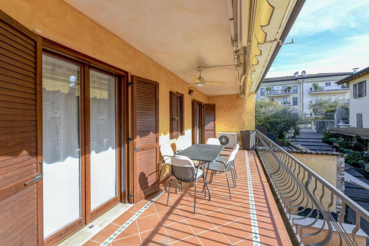 Prestige Apartment Сирмионе Экстерьер фото