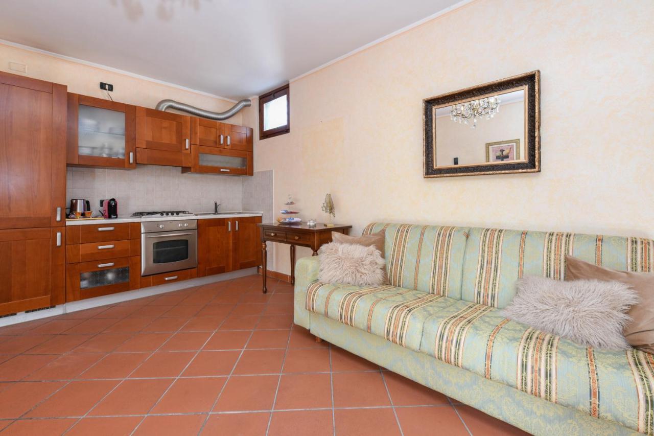 Prestige Apartment Сирмионе Экстерьер фото